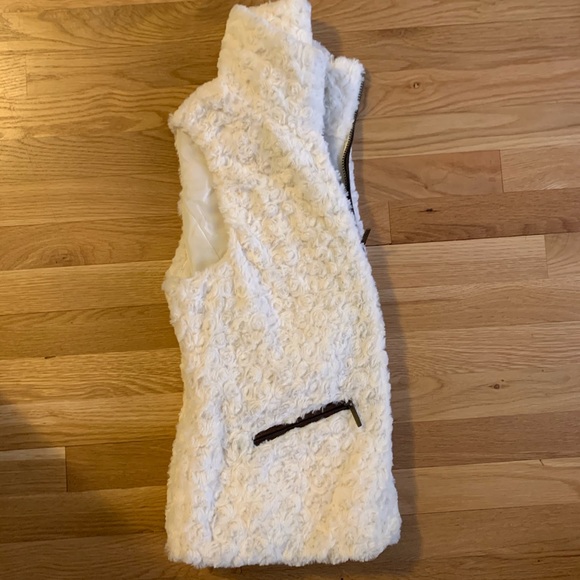 Cozy Faux Sherling/Fur Vest - Picture 7 of 7